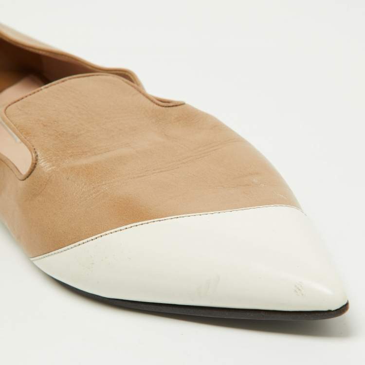 Pre Owned Miu Miu Beige/White Leather Pointed Toe Smoking Slipper Size 42 