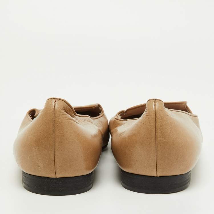 Pre Owned Miu Miu Beige/White Leather Pointed Toe Smoking Slipper Size 42 