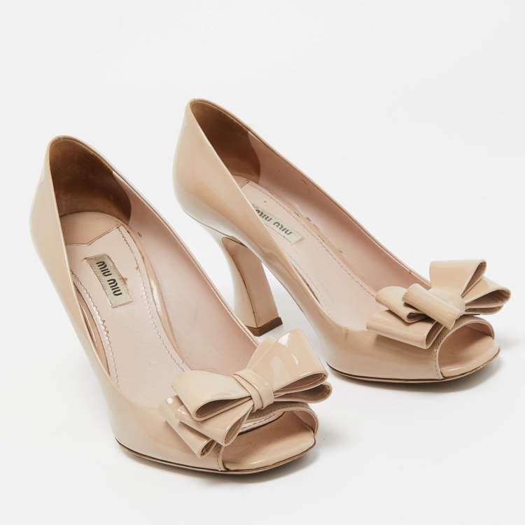 Pre Owned Miu Miu Beige Patent Leather Bow Peep Toe Platform Pumps Size 39