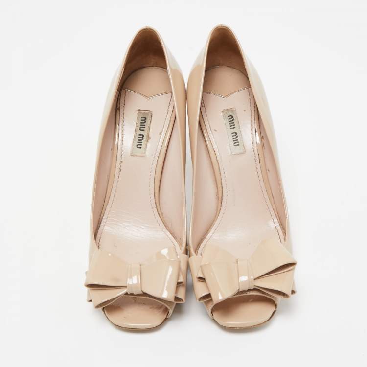 Pre Owned Miu Miu Beige Patent Leather Bow Peep Toe Platform Pumps Size 39