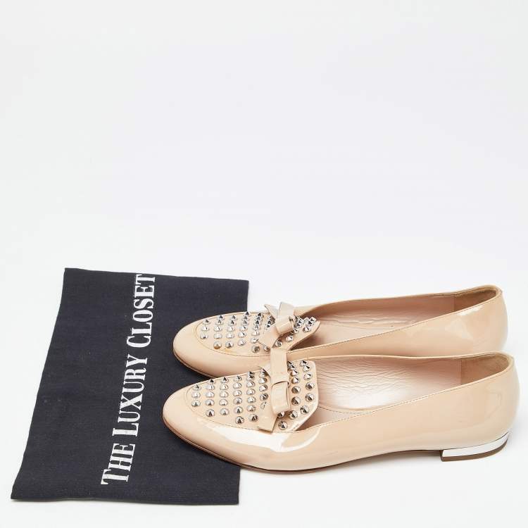 Pre Owned Miu Miu Beige Patent Leather Bow Spiked Flats Size 36.5 