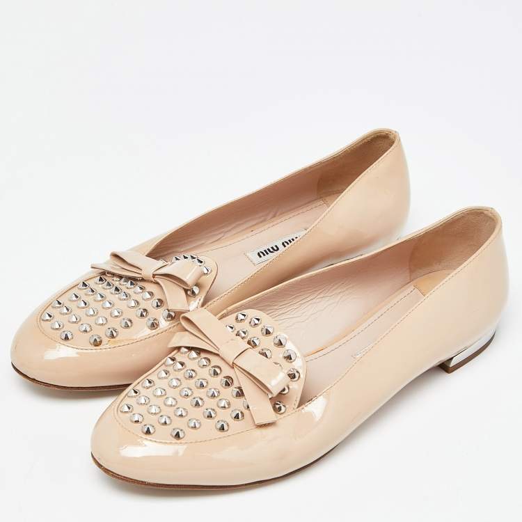 Pre Owned Miu Miu Beige Patent Leather Bow Spiked Flats Size 36.5 