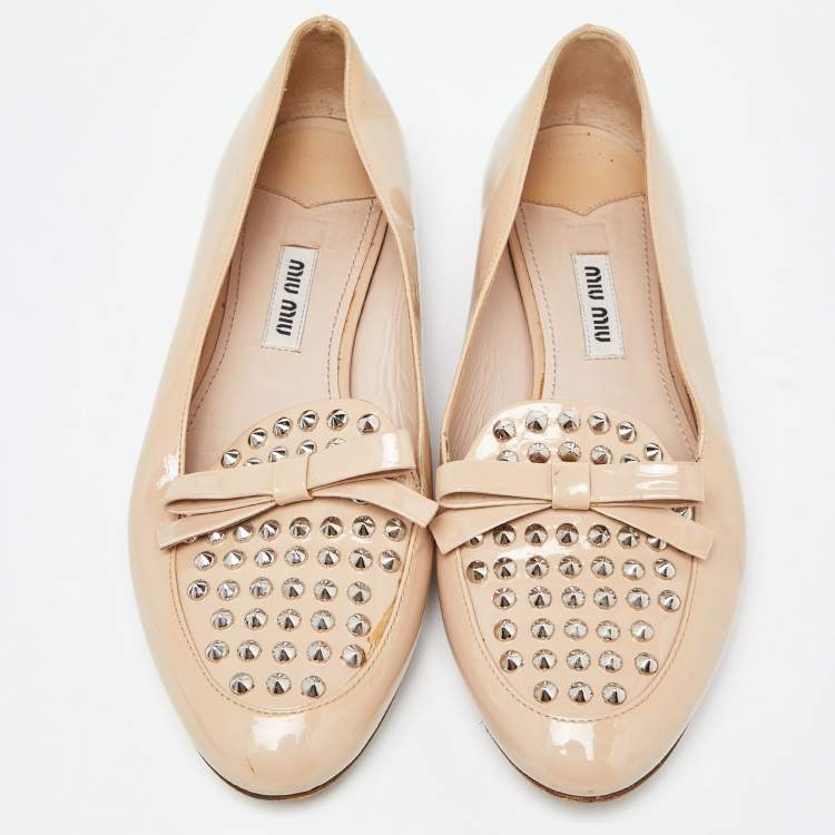 Pre Owned Miu Miu Beige Patent Leather Bow Spiked Flats Size 36.5 