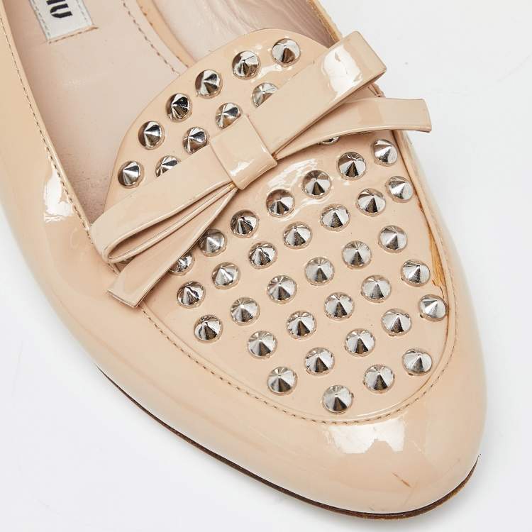 Pre Owned Miu Miu Beige Patent Leather Bow Spiked Flats Size 36.5 