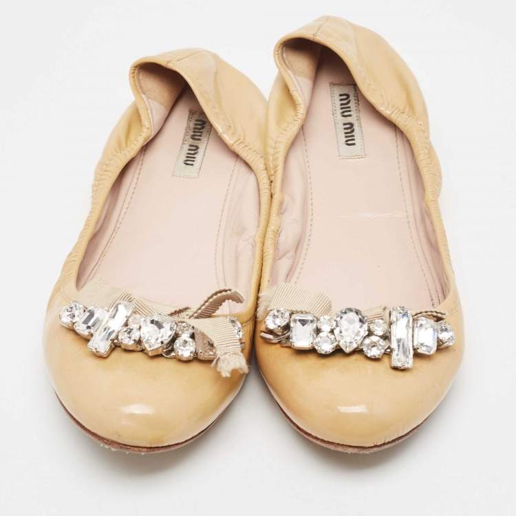 Pre Owned Miu Miu Beige Patent Leather Crystal Embellished Ballet Flats Size 39   