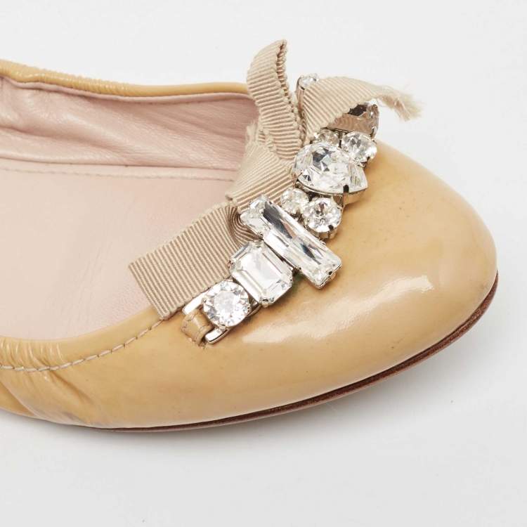 Pre Owned Miu Miu Beige Patent Leather Crystal Embellished Ballet Flats Size 39   