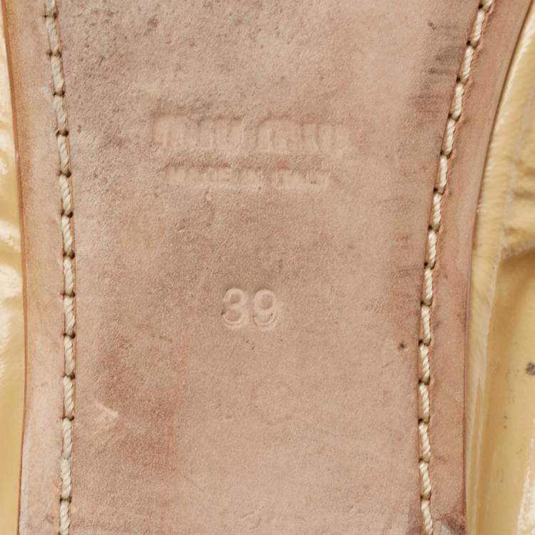 Pre Owned Miu Miu Beige Patent Leather Crystal Embellished Ballet Flats Size 39   