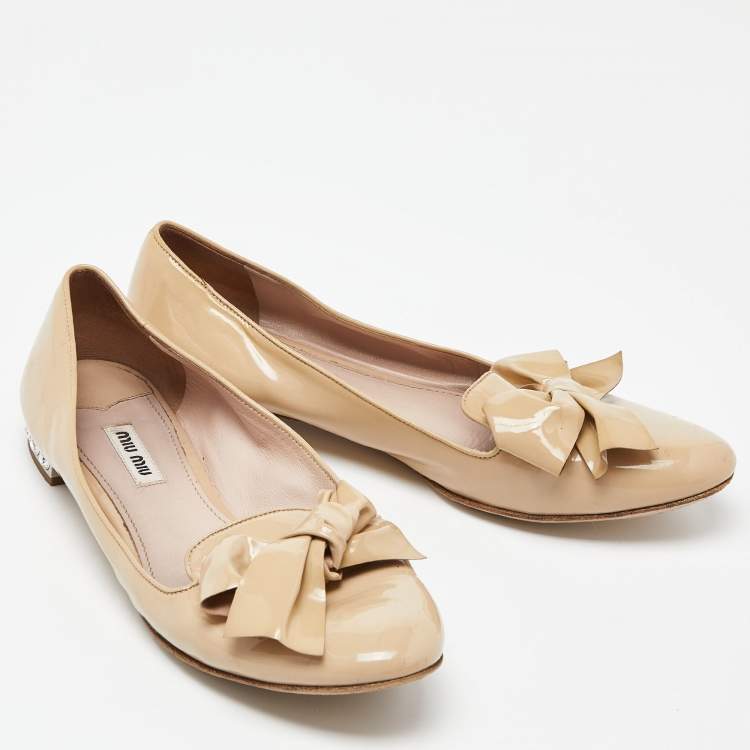 Pre Owned Miu Miu Beige Patent Leather Bow Detail Crystal Embellished Heel Ballet Flats Size 39