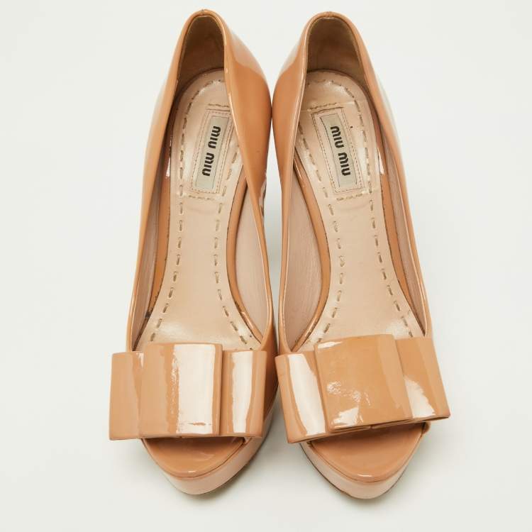 Pre Owned Miu Miu Beige Patent Leather Bow Peep Toe Platform Pumps Size 36.5