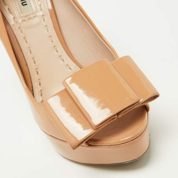 Pre Owned Miu Miu Beige Patent Leather Bow Peep Toe Platform Pumps Size 36.5