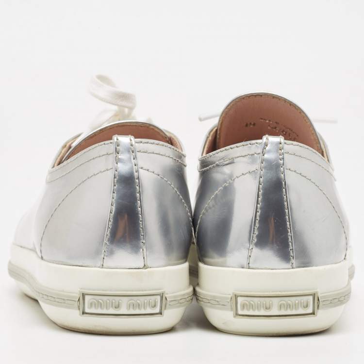 Pre Owned Miu Miu Silver Patent Leather Crystal Embellished Cap-Toe Low-Top Sneakers Size 39