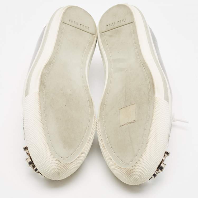 Pre Owned Miu Miu Silver Patent Leather Crystal Embellished Cap-Toe Low-Top Sneakers Size 39