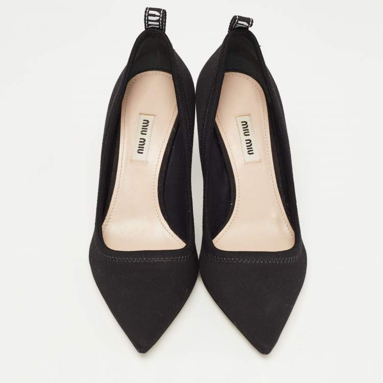 مملوكة مسبقًا Miu Miu Black Neoprene Pointed Toe Pumps Size 38