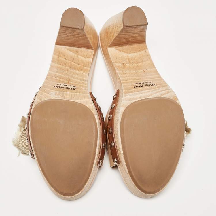 Pre Owned Miu Miu Beige Patent Leather Crystal Embellished Clogs Size 38