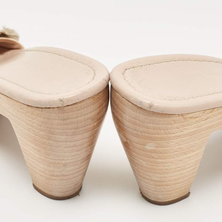 Pre Owned Miu Miu Beige Patent Leather Crystal Embellished Clogs Size 38