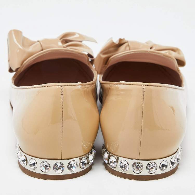 Pre Owned Miu Miu Beige Patent Leather Bow Detail Crystal Embellished Heel Ballet Flats Size 38.5