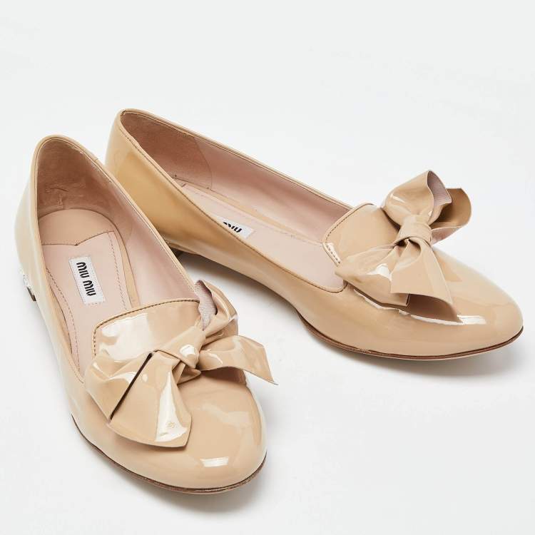 Pre Owned Miu Miu Beige Patent Leather Bow Detail Crystal Embellished Heel Ballet Flats Size 38.5
