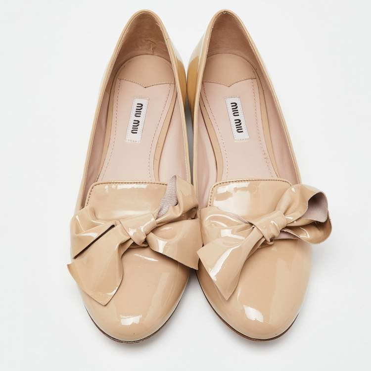 Pre Owned Miu Miu Beige Patent Leather Bow Detail Crystal Embellished Heel Ballet Flats Size 38.5