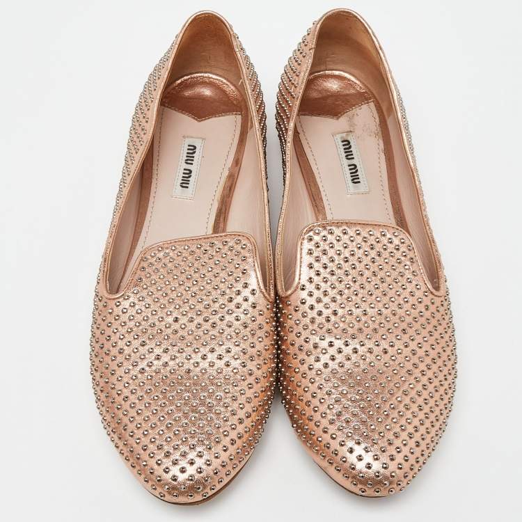مملوكة مسبقًا Miu Miu Metallic Studded Leather Smoking Slippers Size 40.5 