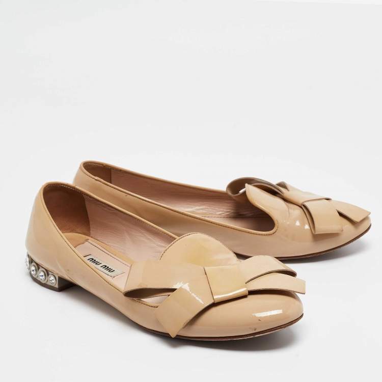 Pre Owned Miu Miu Beige Patent Leather Bow Detail Crystal Embellished Heel Ballet Flats Size 39