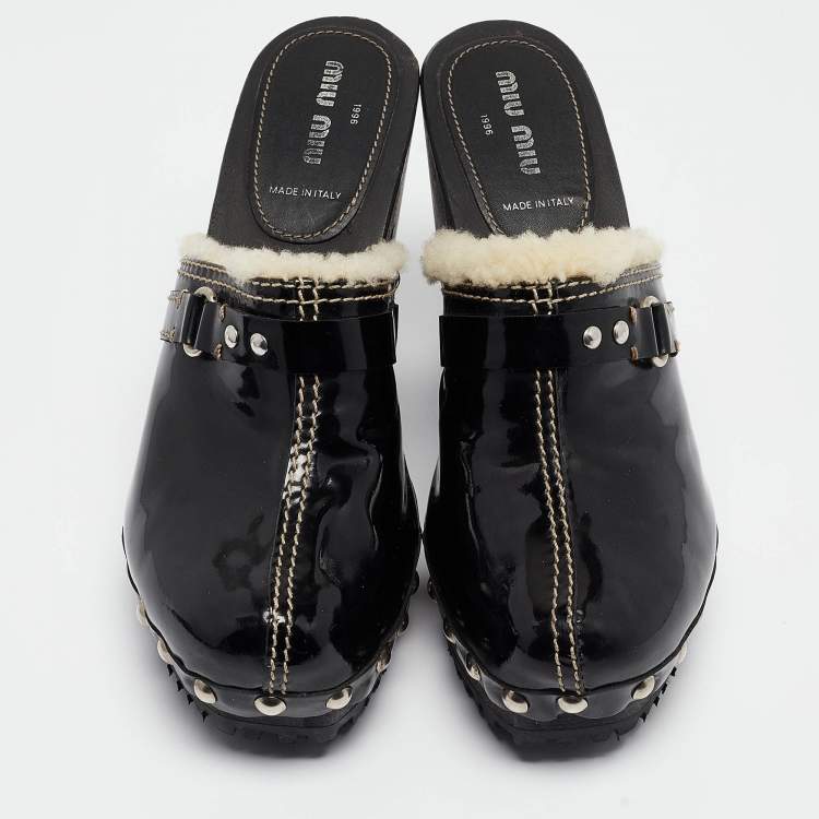 مملوكة مسبقًا Miu Miu Black Patent Leather Wooden Platform Mules Size 38.5