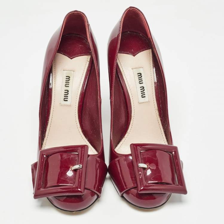 مملوكة مسبقًا Miu Miu Burgundy Patent Leather Buckle Detail Block Heel Pumps Size 36