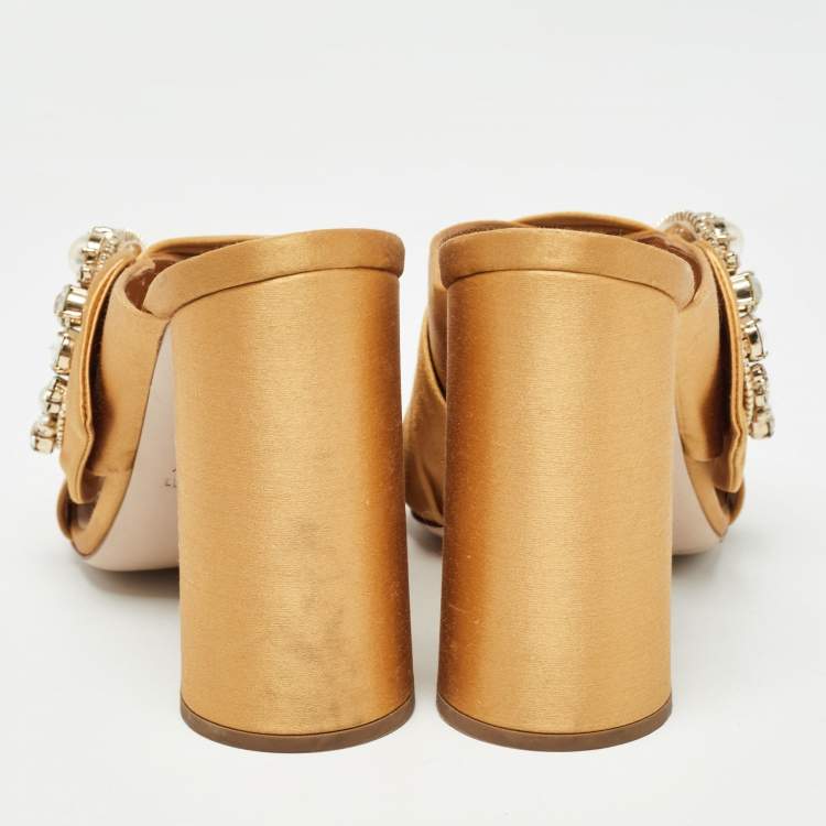 Pre Owned Miu Miu Brown Satin Crystal and Faux Pearl Embellished Brooch Peep Toe Slide Sandals Size 37