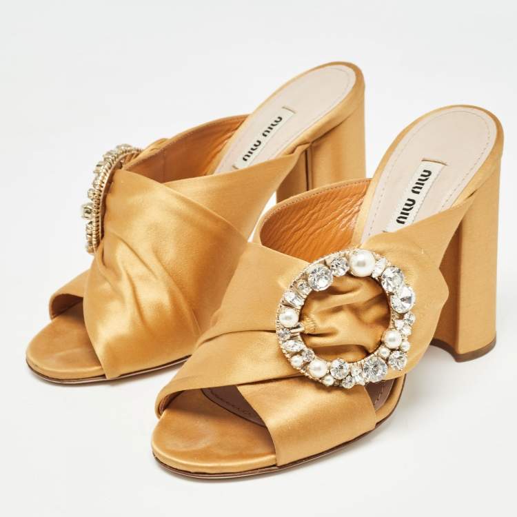 Pre Owned Miu Miu Brown Satin Crystal and Faux Pearl Embellished Brooch Peep Toe Slide Sandals Size 37
