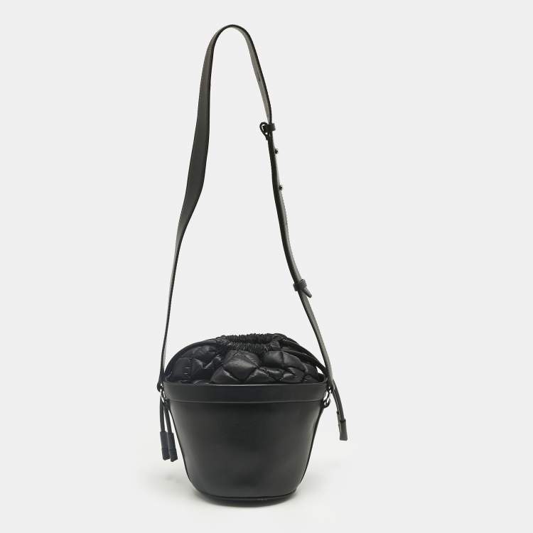 مملوكة مسبقًا Moncler Black Leather and Nylon Seaux Seaux Bucket Bag