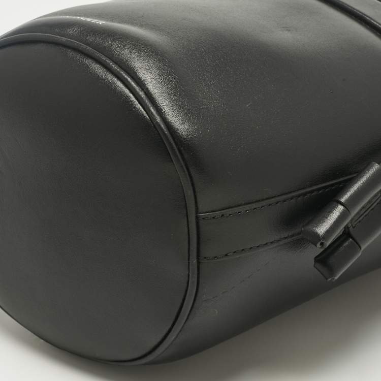 مملوكة مسبقًا Moncler Black Leather and Nylon Seaux Seaux Bucket Bag