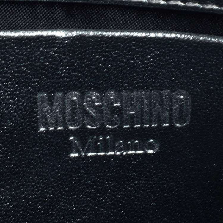 مملوكة مسبقًا Moschino Silver Leather Pochette