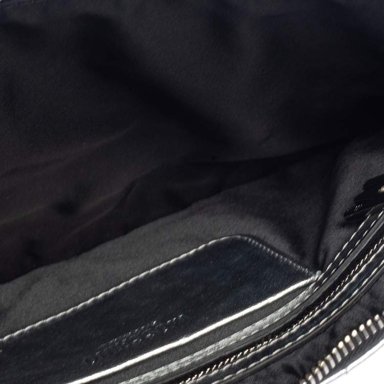 مملوكة مسبقًا Moschino Silver Leather Pochette