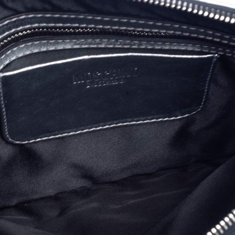 مملوكة مسبقًا Moschino Silver Leather Pochette