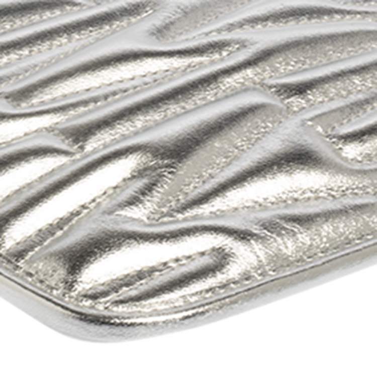مملوكة مسبقًا Moschino Silver Leather Pochette