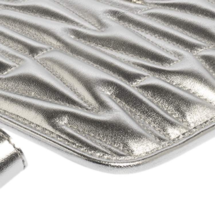 مملوكة مسبقًا Moschino Silver Leather Pochette