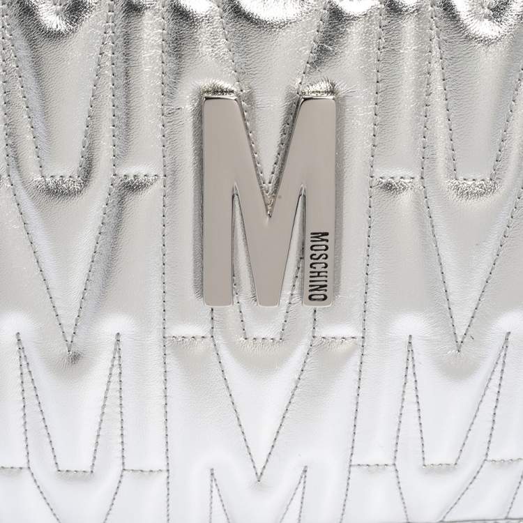 مملوكة مسبقًا Moschino Silver Leather Pochette