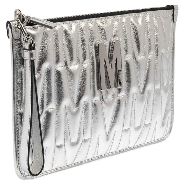مملوكة مسبقًا Moschino Silver Leather Pochette