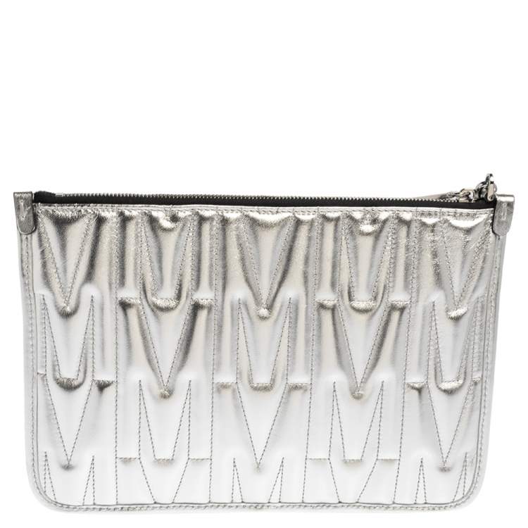 مملوكة مسبقًا Moschino Silver Leather Pochette