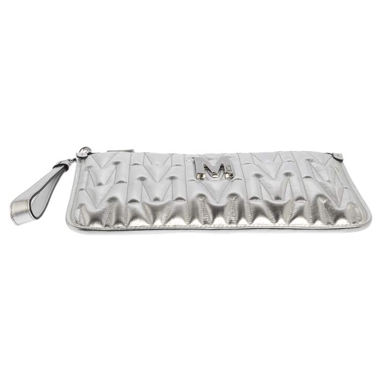 مملوكة مسبقًا Moschino Silver Leather Pochette
