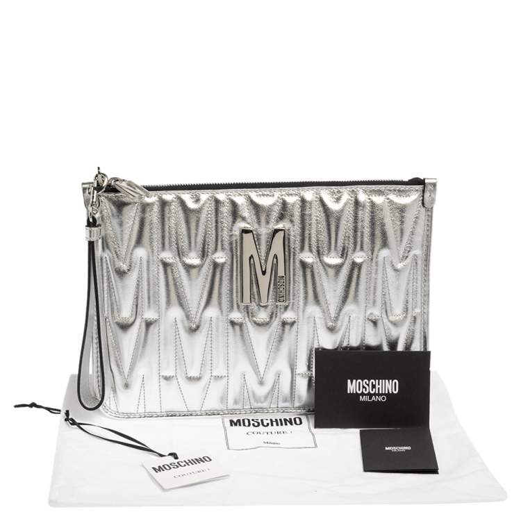 مملوكة مسبقًا Moschino Silver Leather Pochette