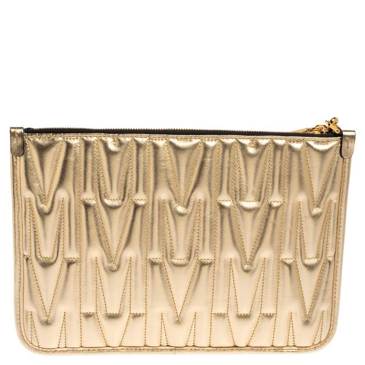 مملوكة مسبقًا Moschino Gold Leather Pochette
