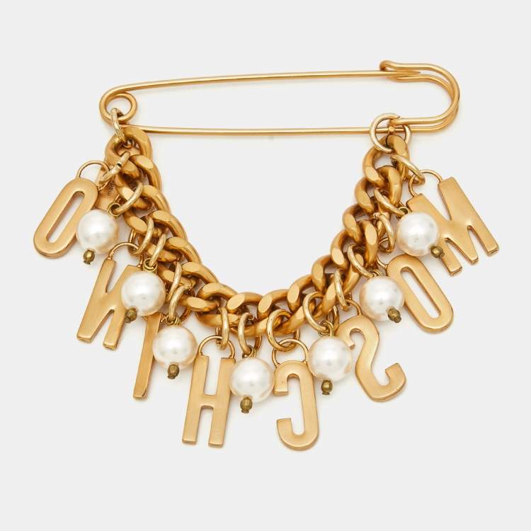Pre Owned Moschino Logo Faux Pearl Gold Tone Brooch