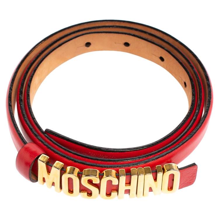 مملوكة مسبقًا Moschino Red Leather Classic Logo Slim Belt 105 CM