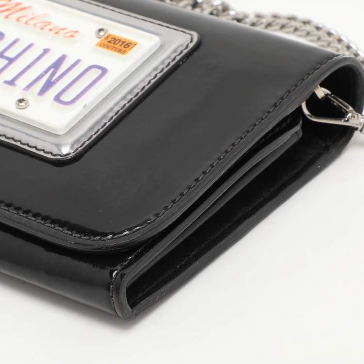 Pre Owned Moschino Black Patent Leather Number Plate Chain Clutch