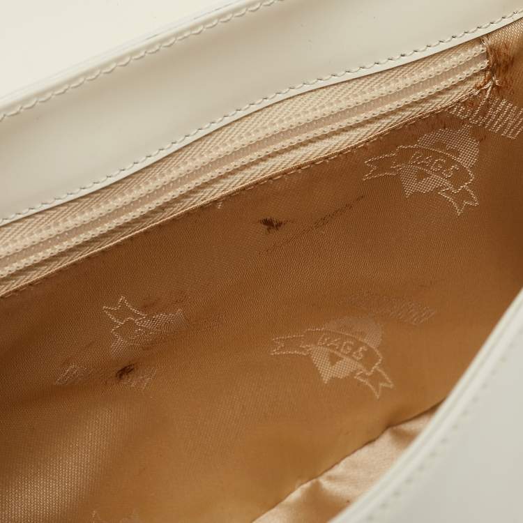 Pre Owned Moschino White Glossy Leather Heart Flap Shoulder Bag