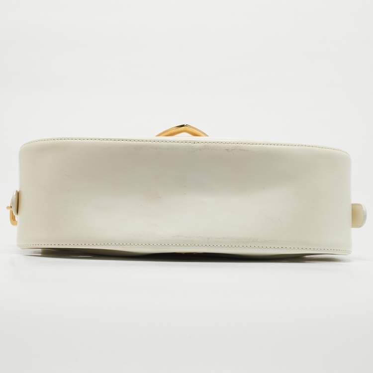 Pre Owned Moschino White Glossy Leather Heart Flap Shoulder Bag
