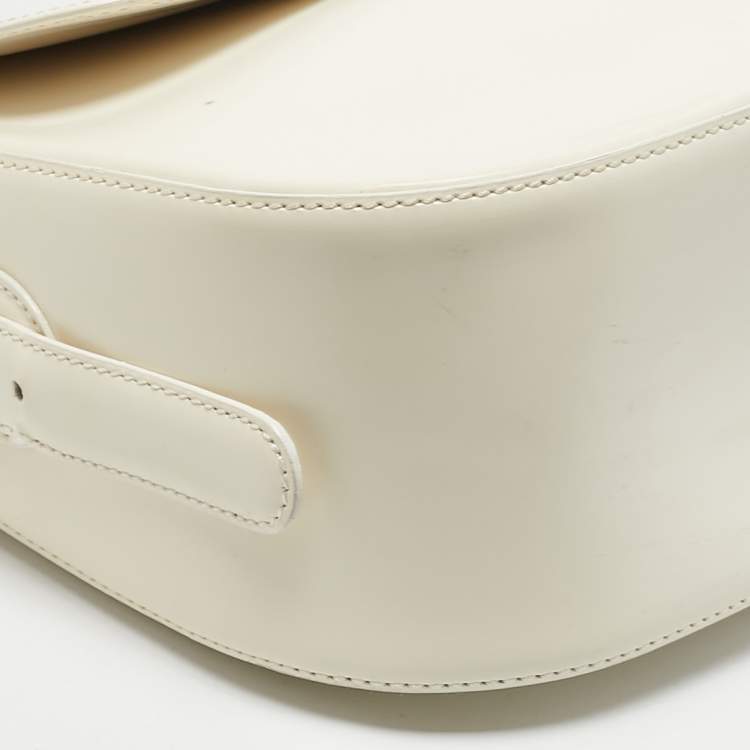 Pre Owned Moschino White Glossy Leather Heart Flap Shoulder Bag