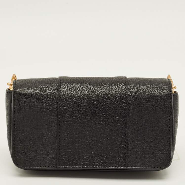 Pre Owned حقيبة كتف موسكينو شعار قلاب جلد أسود