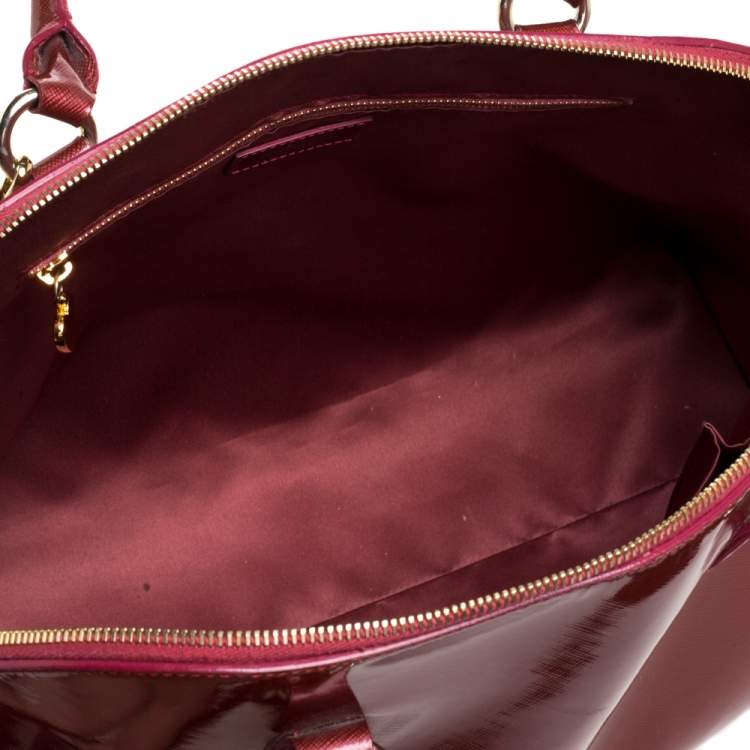 Pre Owned Moschino Cinnamon Red Patent Vinyl Heart Charm Dome Satchel