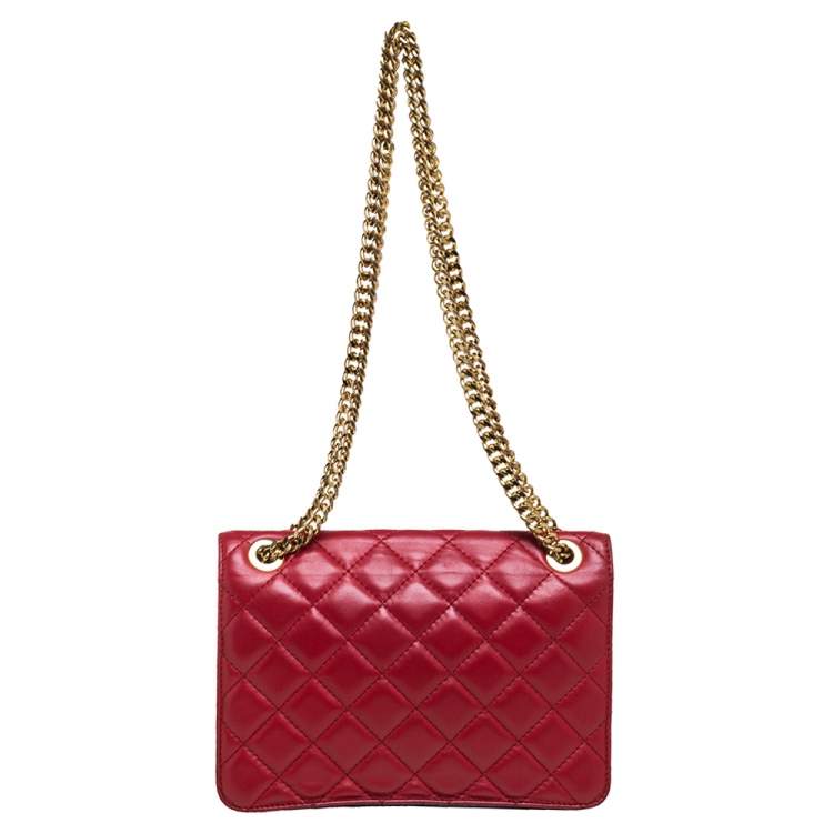 مملوكة مسبقًا Moschino Red Quilted Leather Logo Flap Shoulder Bag